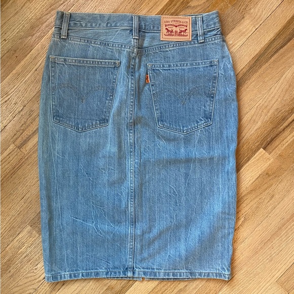 Levi’s Skirt - Picture 2 of 4